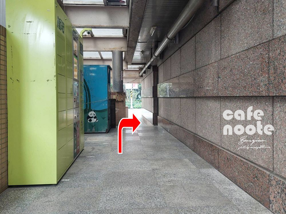 【新北美食】cafe noote｜文青氣息濃厚的美術館咖啡廳，純色灰階空間散發超現實氛圍