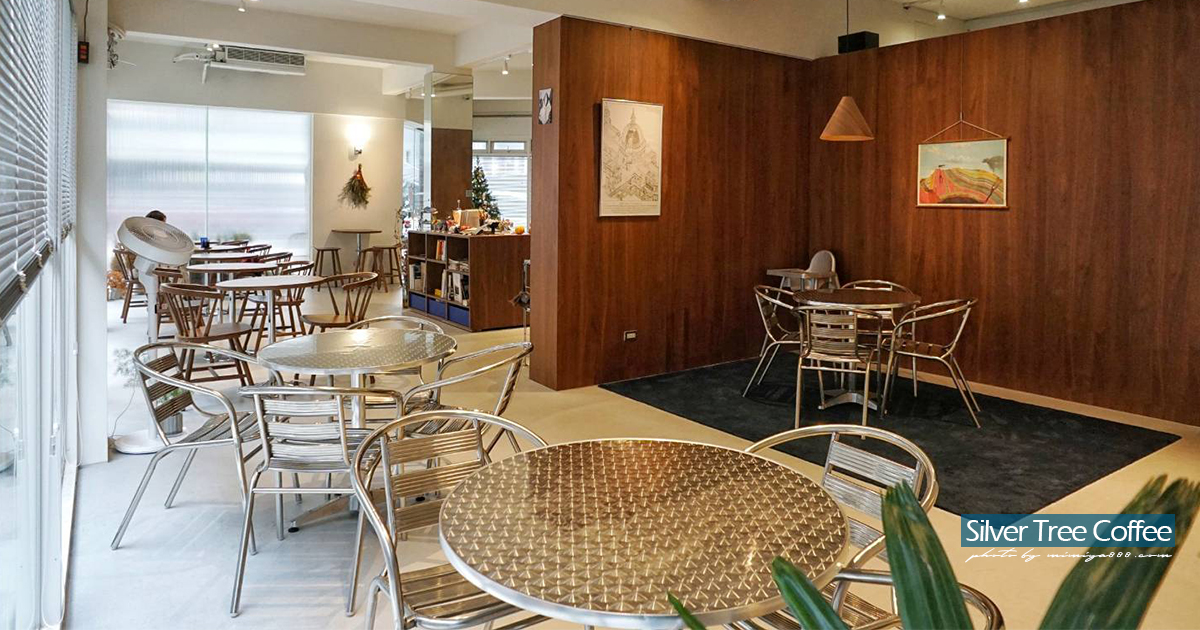 【桃園美食】冷杉咖啡｜藏身巷弄裡的人氣咖啡店，以高冷銀色、暖調木色和經典英國藍構築質感空間 @下一站，天涯