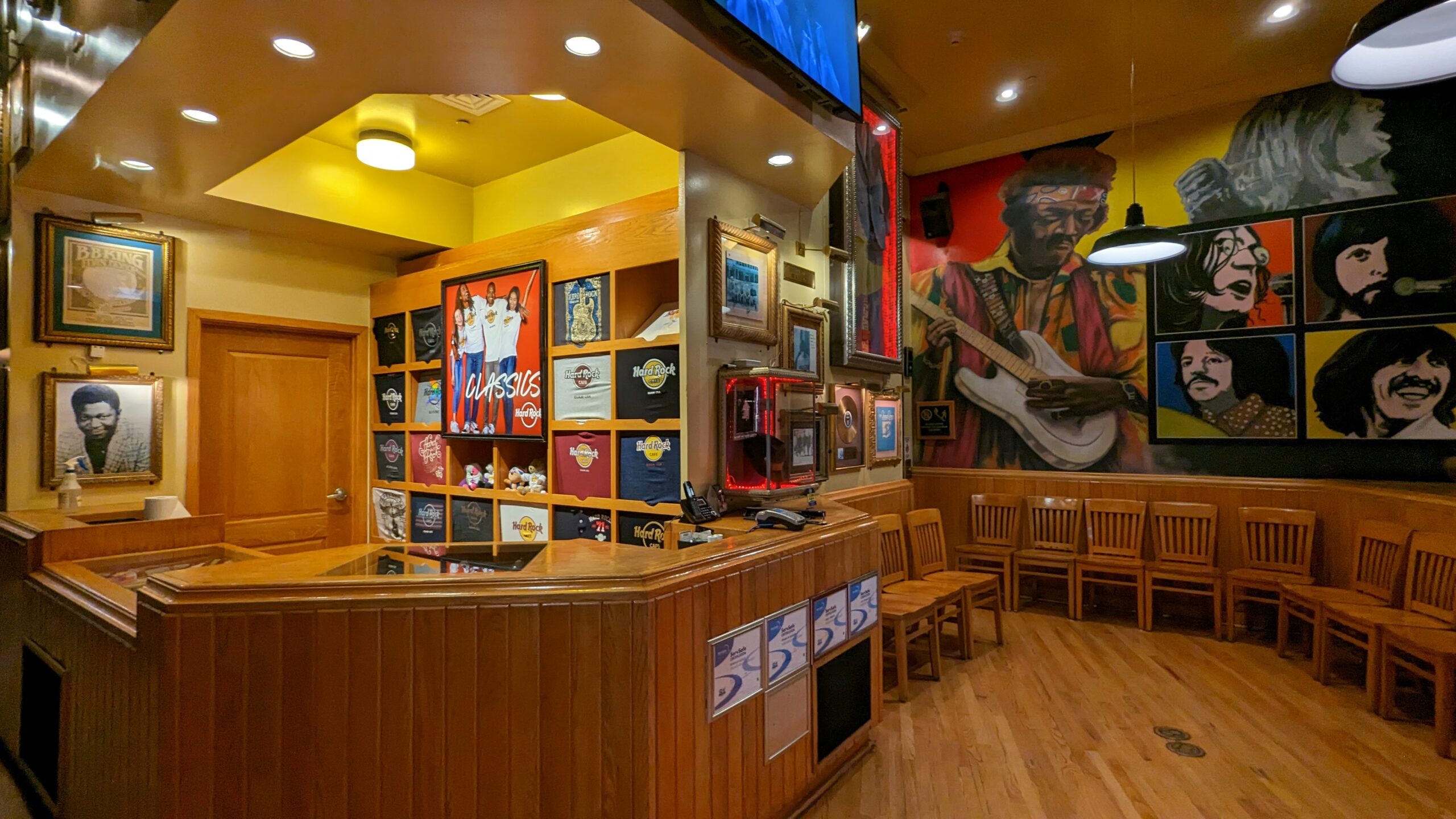 【關島自由行】關島必吃漢堡三選：Hard Rock Cafe 經典漢堡、Meskla Dos Burger 冠軍漢堡、Jeff’s Pirates Cove 海景漢堡