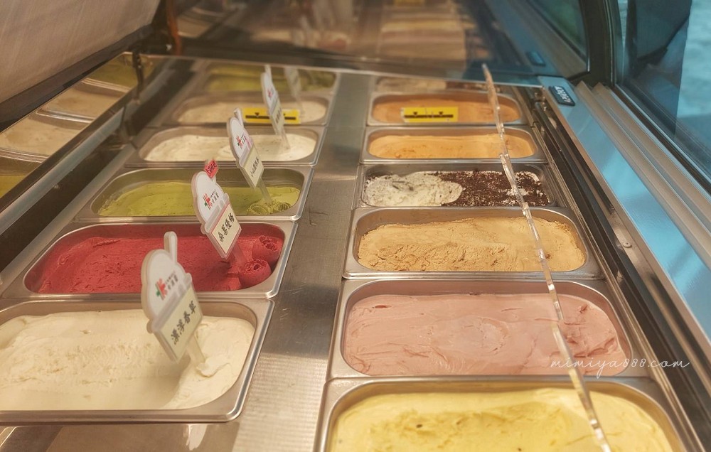 【屏東美食】卡沐里義式冰淇淋店｜到網美最愛打卡的貨櫃屋冰店品嚐全球唯一紫色狼尾草口味冰淇淋